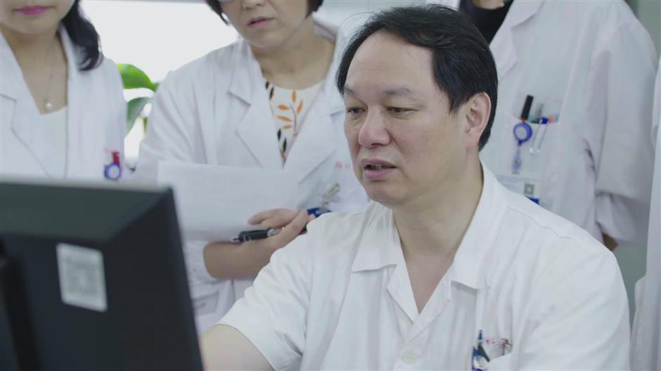 Shanghai doctors battle top killer cancer