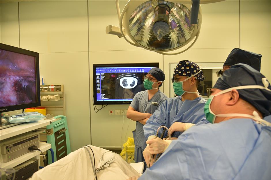 Shanghai doctors battle top killer cancer