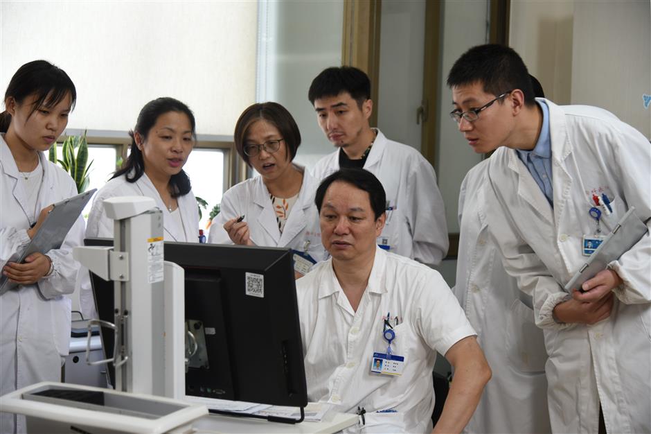 Shanghai doctors battle top killer cancer