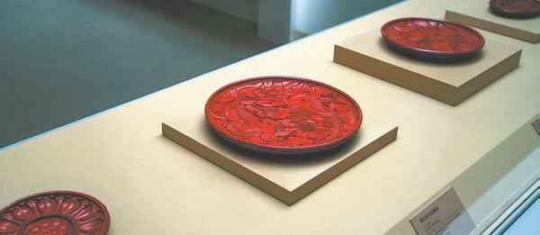 The luster of lacquerware through history